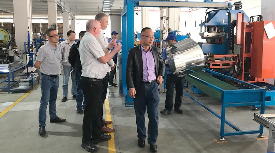 三年疫情后首訪！英國客戶Buyitdirec蒞臨金環(huán)電器視察